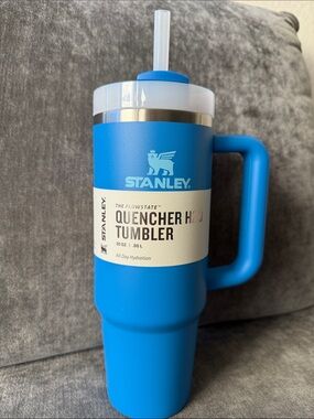 NWT Stanley Azure Blue Quencher H2.0 Tumbler with Handle and Straw - Rare color